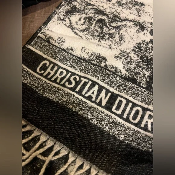 Christian Dior Toile De Jouy Throw Blanket - Picture 9 of 9